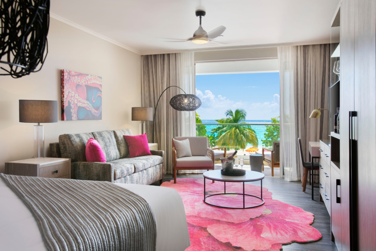O2 Beach Club & Spa vibrant suite